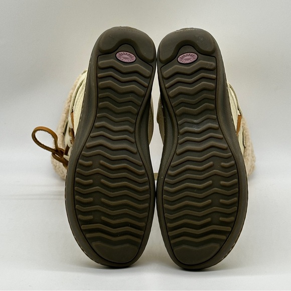 UGG Lace Up Boots. Size 10 - Picture 9 of 11